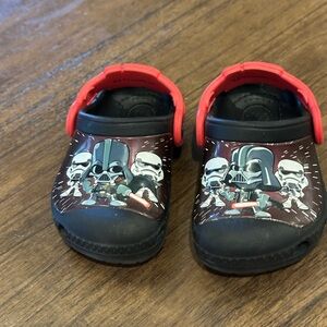 Kids Star Wars Crocs - Black and Red size 4